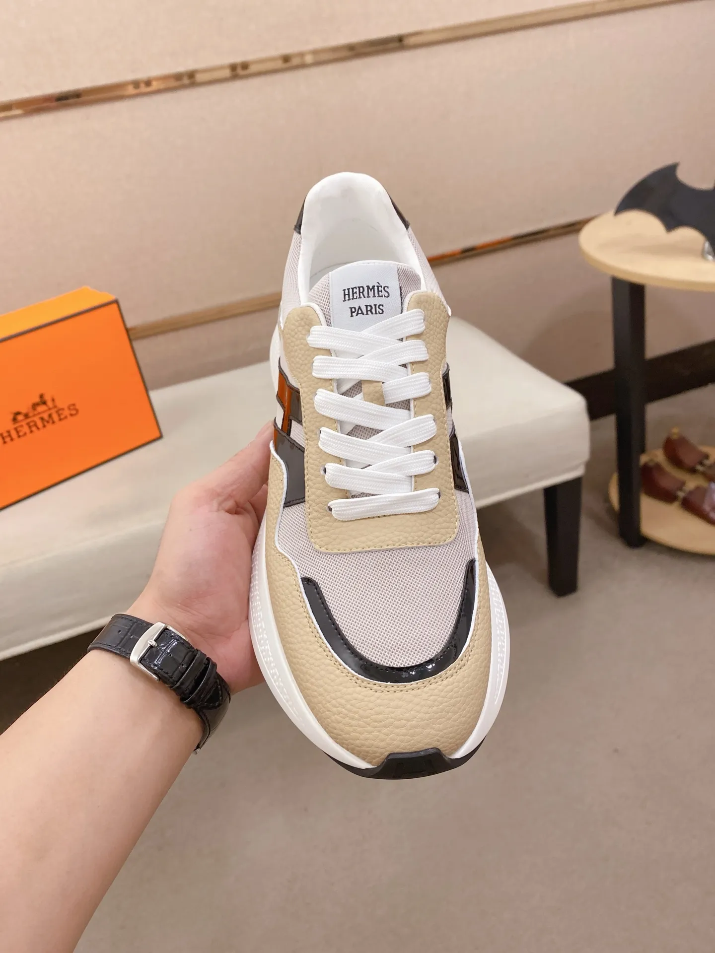 Factory price: 560💰《HERMES》【Classic Original Version】Hermès; Top 🔝 Purchasing Agency 🔍🔍Men's latest 🇺🇸 counters are on sale simultaneously, imported from Italy original ▲▲cowhide ▲▲ (high-end, nobility, class) ) Exquisite workmanship (Italian 🇮🇹 imported water-dyed 🐂 cowhide lining) sole: original sole provided by the original factory, ⚠️exclusive double-layer activity·TPR·rubber·combined molded outsole; super comfortable·wear-resistant·non-slip·environmental protection The real thing is more beautiful if you take the real thing (high quality, follow the order). You can enter and exit the counter at will * Number of yards: 38-44 (45 can be customized and cannot be returned or exchanged)